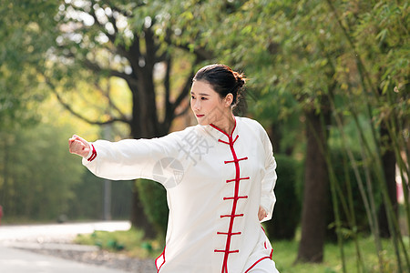 运动女性穿着练功武术服的女性背景