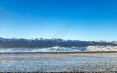 甘肃冬季雪后的祁连山脉背景