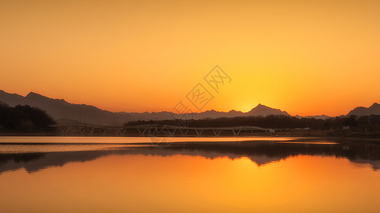 浙江天台山湖泊日落夕阳图片