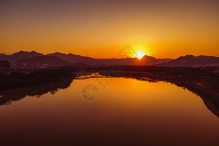 浙江天台山湖泊日落夕阳图片