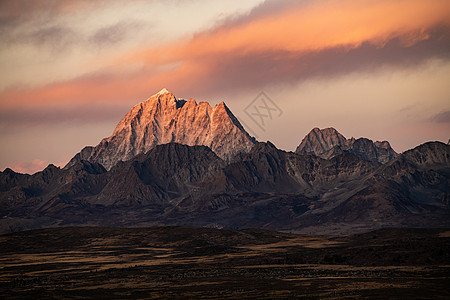 甘孜藏族自治州山脉雪山日照金山地理摄影图片背景