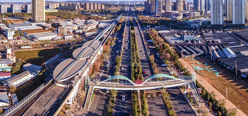 全景航拍昆明斗南地铁站城市交通