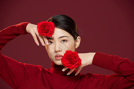 新年春节中国风美女拿玫瑰花高清图片