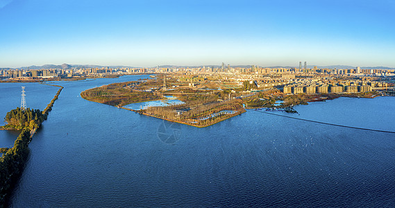 全景航拍昆明草海隧道口滇池城市风光高清图片