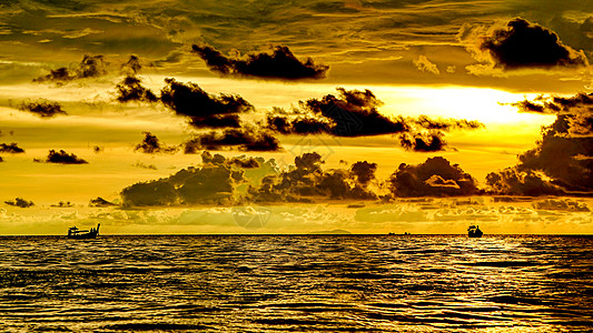 海平面朝阳泰国皮皮岛出海观日落背景
