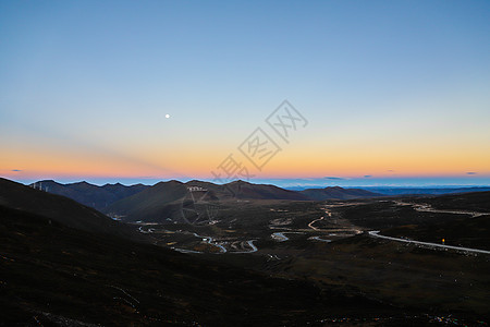 高山日出折多山垭口背景