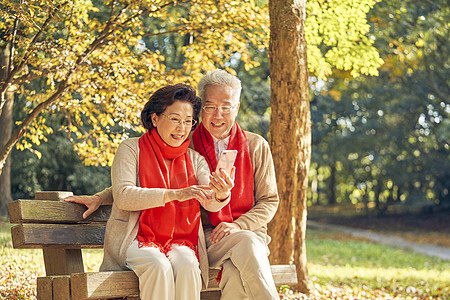 老年夫妇视频通话高清图片