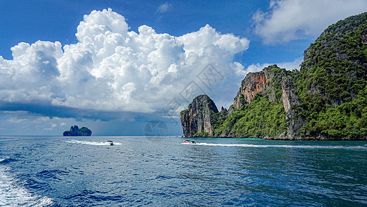 泰国皮皮岛坐船出海背景