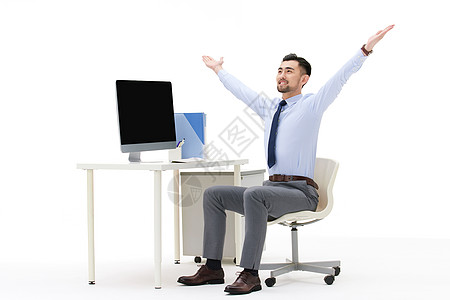 职场男性坐在办公桌前舒展身体背景图片