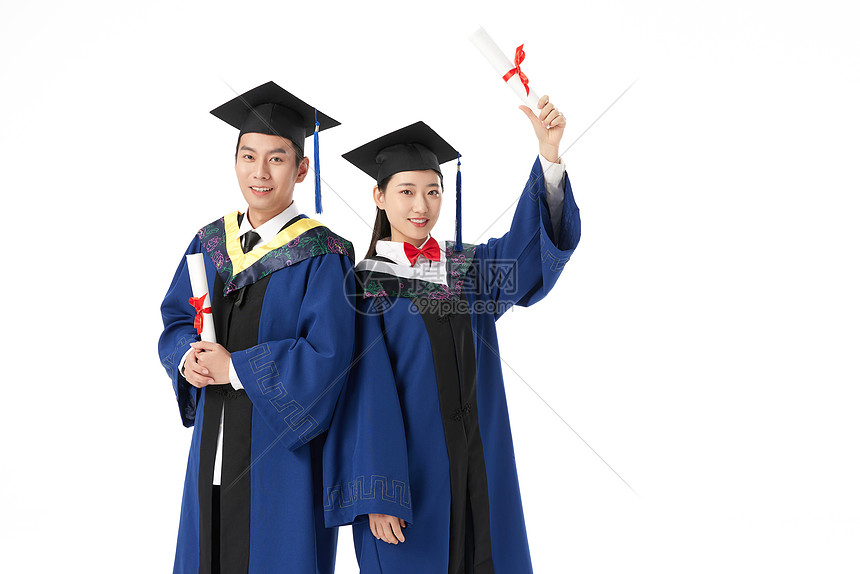 拿毕业证书的硕士毕业生