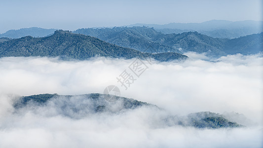 泰国南部山林山顶云海图片