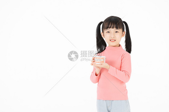 手拿牙齿模型的小女孩图片