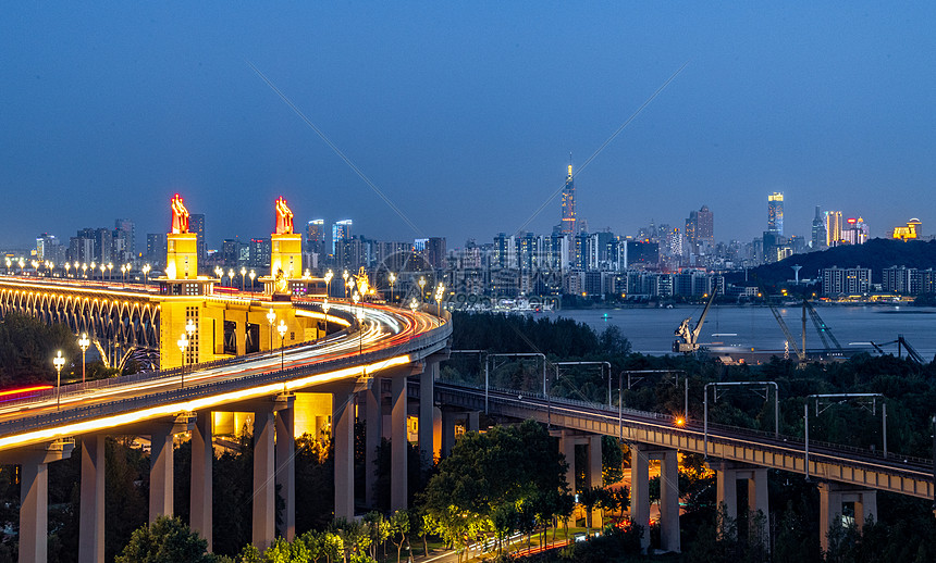 南京长江大桥车流夜景图片