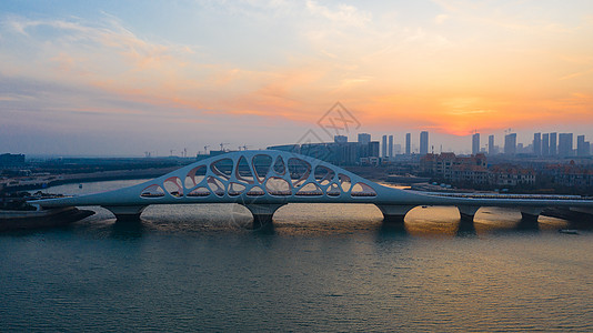 青岛城市风光星光岛珊瑚贝桥图片