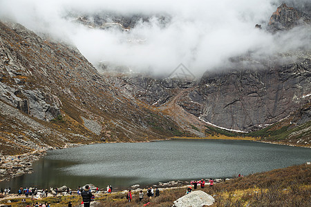 莲宝叶则高山湖泊背景