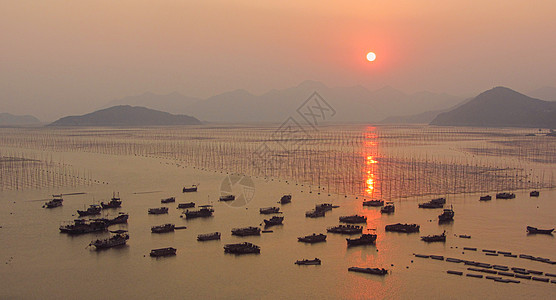 海边捕鱼福建宁德霞浦傍晚日落渔船归来背景