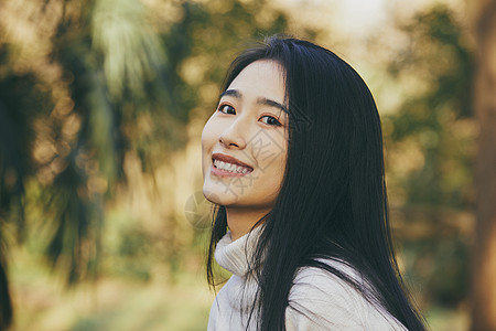 活泼少女青春清新美女面带微笑背景