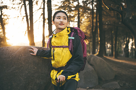 世界森林日女生户外徒步登山形象背景