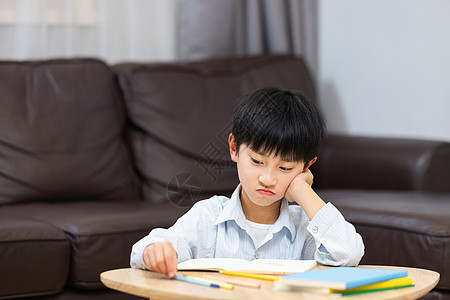 做作业遇到难题的小男孩图片素材