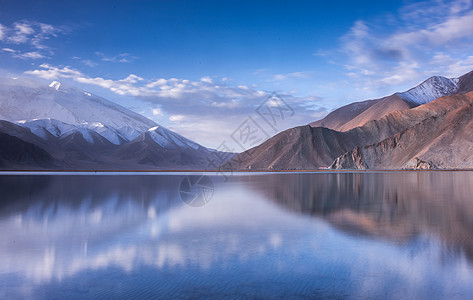 新疆湖边新疆天山天池风光背景