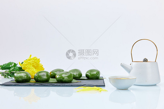 清明节青团静物与茶壶图片