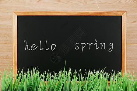 写着hello spring的黑板背景图片