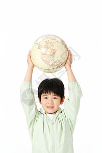 举着地球模型的小男孩图片