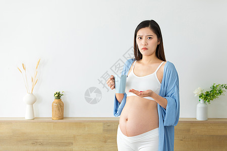 孕妇身体不适孕妇身体不适吃药的人图片