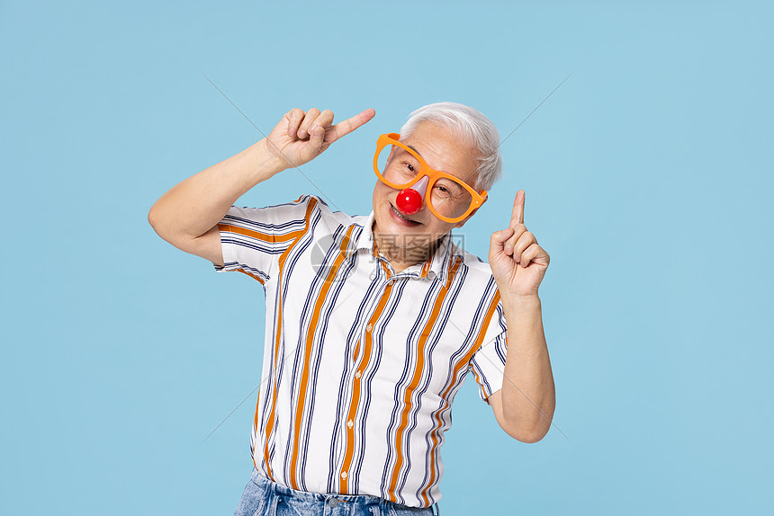 愚人节搞怪的老人活泼的人