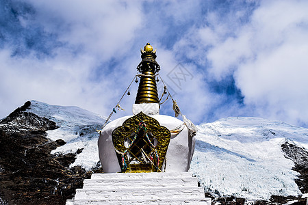 神山白塔下的冰川图片