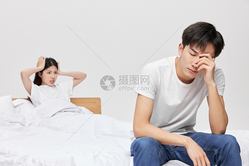 年轻夫妻感情不和冷战图片