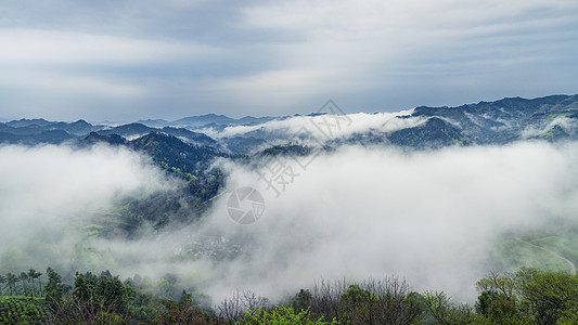 皖南山区歙县石潭村云雾图片