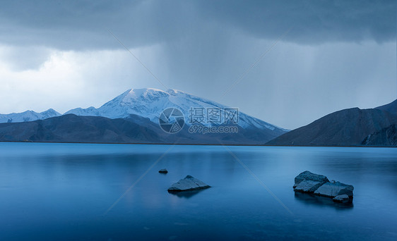 新疆喀拉库勒湖风光图片