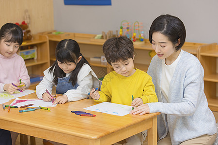 幼儿园老师教小朋友们画画背景