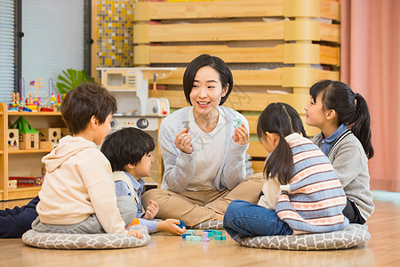 老师与学生剪影幼儿园老师与小朋友做互动背景