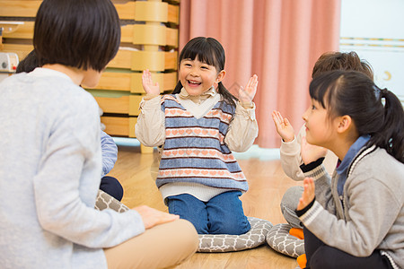 幼儿园学生小女孩上课与老师互动背景