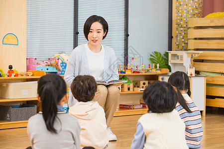 早教老师幼儿园小朋友听老师讲课背景