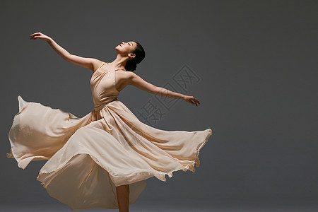 美女舞者甩动长裙裙摆模特高清图片素材