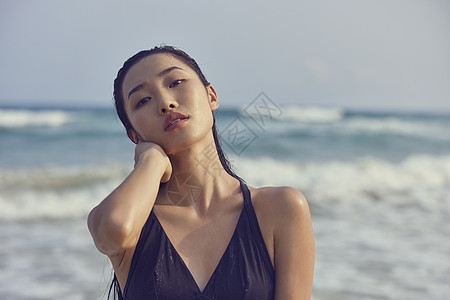 夏日海边比基尼美女背景图片