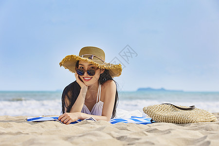 夏日海滩沙滩度假美女背景