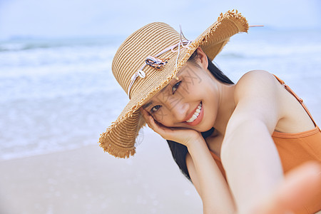 出行夏日海边清新美女写真背景