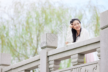 古风汉服樱花美女游园图片