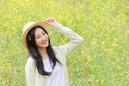 油菜花田花季少女图片