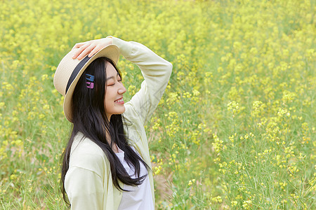 油菜花田花季少女图片