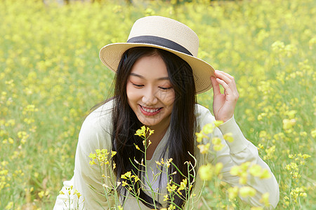 油菜花田花季少女图片