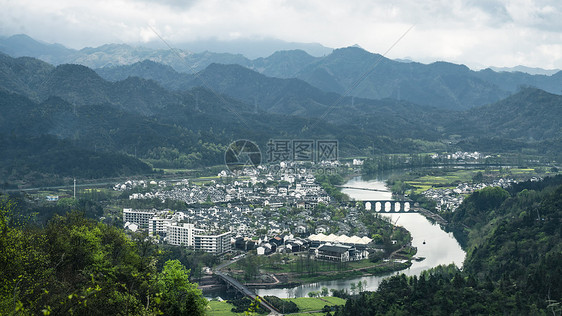 安徽休宁县齐云山下徽州古镇图片