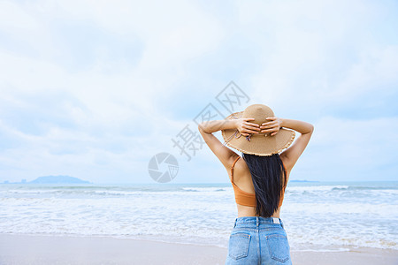 海边写真夏天海边美女背影背景