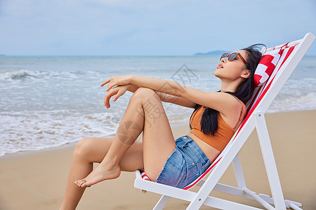 海边美女年轻美女海边度假背景