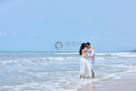 夏日海边情侣图片
