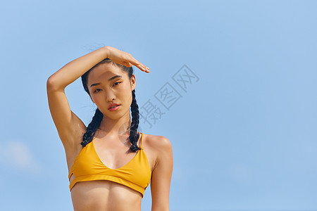 海边比基尼美女图片